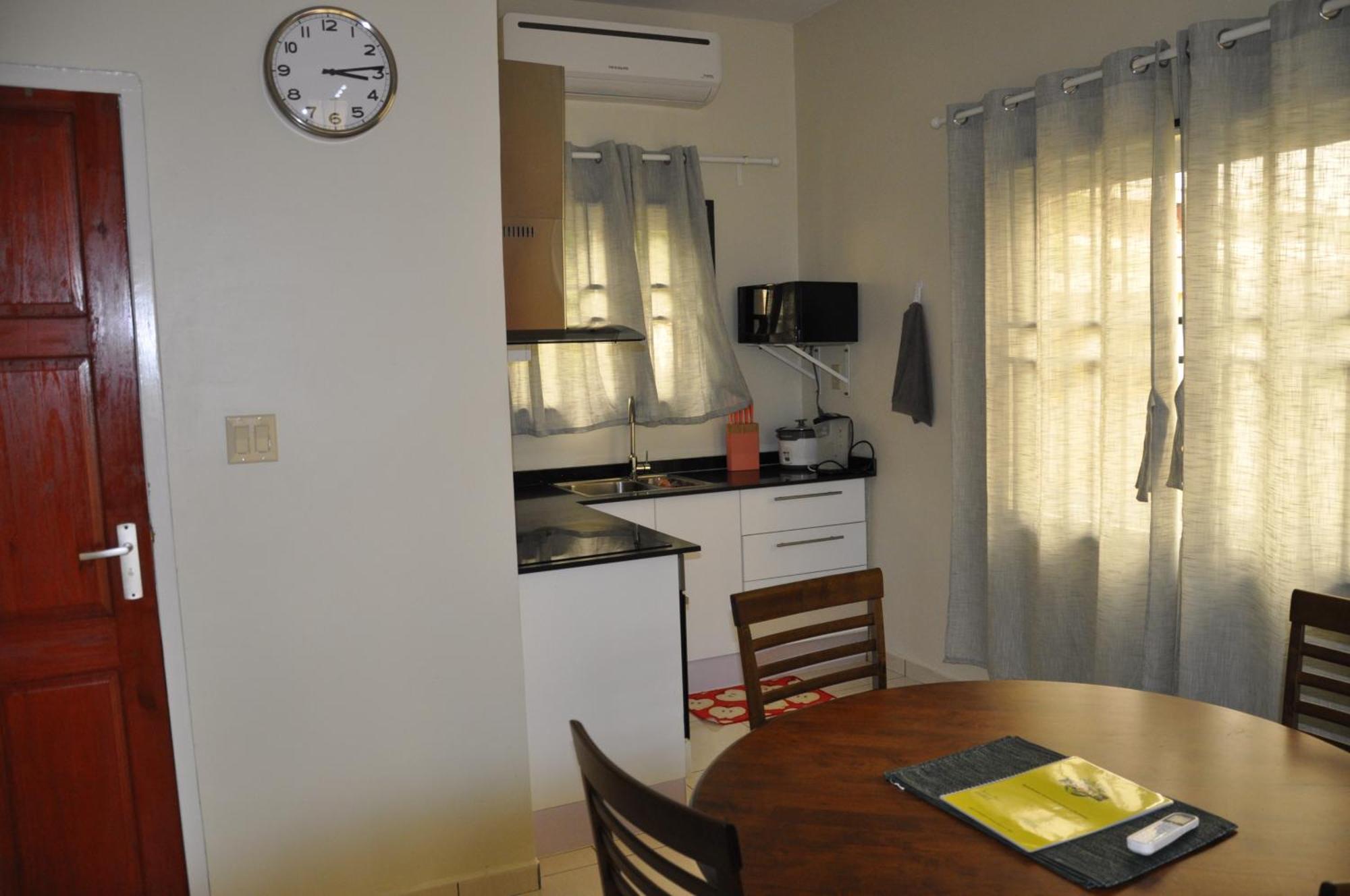 Riando Appartement Rainville パラマリボ 部屋 写真